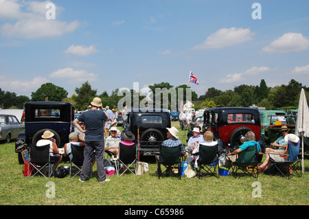 Appassionati di riunire al Classic Car Meeting Regno Unito Foto Stock