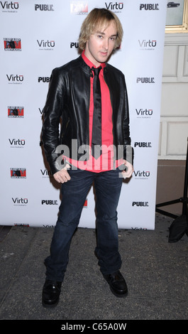 Michael Alden presso gli arrivi per BLOODY BLOODY ANDREW JACKSON apertura notturna su Broadway, il Bernard B. Jacobs Theatre di New York, NY Ottobre 13, 2010. Foto di: Rob ricco/Everett Collection Foto Stock