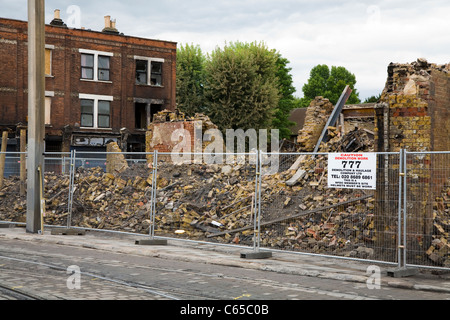 Edifici / edificio - la casa di Reeves furniture store - demolito dopo essere stato bruciato durante la sommossa / tafferugli 2011. Foto Stock