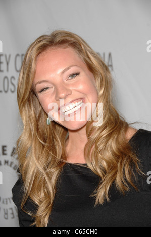 Eloise Mumford presso gli arrivi per caduta PaleyFest 2010 FOX TV Preview Party, Paley Centre for Media, Los Angeles, CA, 13 settembre 2010. Foto Da: Michael Germana/Everett Collection Foto Stock