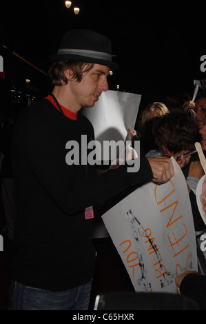 Dax Shepard presso gli arrivi per voi di nuovo Premiere, El Capitan theater, Los Angeles, CA il 22 settembre 2010. Foto Da: Michael Germana/Everett Collection Foto Stock