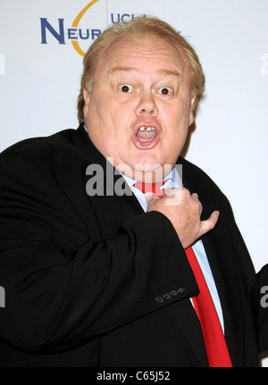 Louie Anderson presso gli arrivi per il 2010 Neurochirurgia visionario della palla, il Beverly Hilton Hotel di Los Angeles, CA il 14 ottobre 2010. Foto di: Dee Cercone/Everett Collection Foto Stock