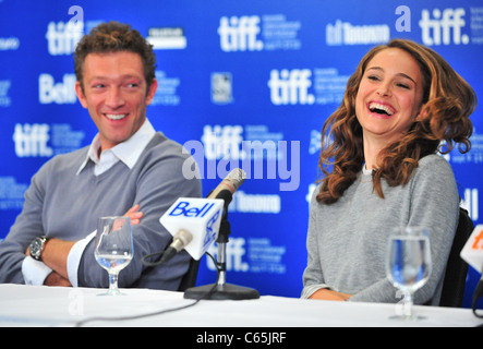 Vincent Cassel, Natalie Portman alla conferenza stampa per BLACK SWAN Conferenza stampa al Toronto International Film Festival (TIFF), Hyatt Regency Hotel, Toronto, il 14 settembre 2010. Foto di: Gregorio T. Binuya/Everett Collection Foto Stock