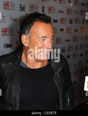 Bruce Springsteen presso gli arrivi per la promessa: LA REALIZZAZIONE DELLE TENEBRE SUL BORDO DELLA CITTÀ Premiere al Toronto International Film Festival (TIFF), Roy Thomson Hall di Toronto il 14 settembre 2010. Foto di: Tom Sandler/Everett Collection Foto Stock