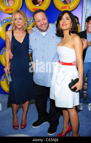 Maria Bello, Kevin James, Salma Hayek Pinault presso gli arrivi per adulti Premiere, il Teatro Ziegfeld, New York, NY Giugno 23, 2010. Foto di: Gregorio T. Binuya/Everett Collection Foto Stock