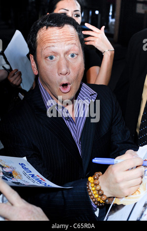 Rob Schneider, entra nel Teatro Ziegfeld fuori e circa per celebrità CANDIDS - Mercoledì, , New York, NY Giugno 23, 2010. Foto Foto Stock