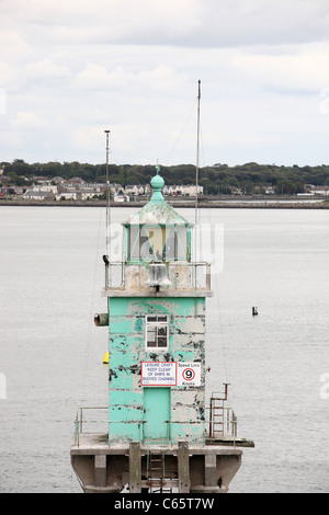 Faro all'ingresso al porto di Dublino Irlanda Foto Stock