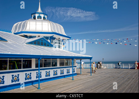 Edificio sul Llandudno Pier Foto Stock