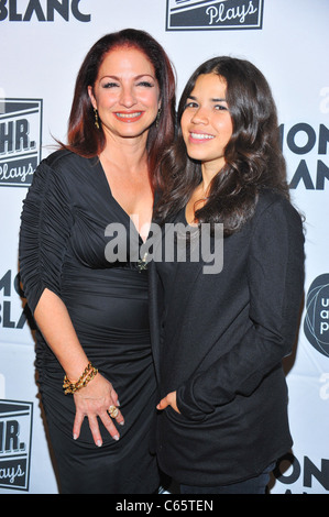 Gloria Estefan, America Ferrera al dopo-party di Montblanc decimo annuale di arte urbana collaborazione a vantaggio del 24 Gioca ora dopo essere partito, B.B King Blues Club, New York, NY Novembre 15, 2010. Foto di: Gregorio T. Binuya/Everett Collection Foto Stock