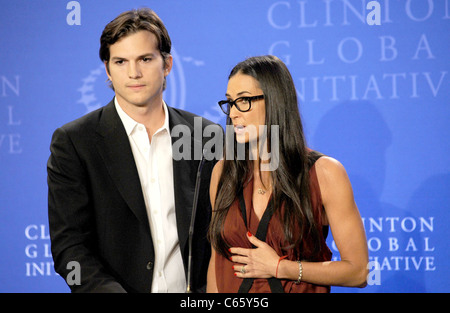 Ashton Kutcher, Demi Moore di presenze per Clinton annuale iniziativa globale (CGI), , New York, NY Settembre 23, 2010. Foto di: Kristin Callahan/Everett Collection Foto Stock