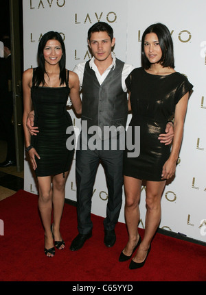 Tinsel Korey, Alex Meraz, Julia Jones ad una apparizione pubblica per TWILIGHT Wolf Pack ospita a lavo, Il Palazzo Resort Hotel Casino Las Vegas NV, luglio 24, 2010. Foto di: James Atoa/Everett Collection Foto Stock