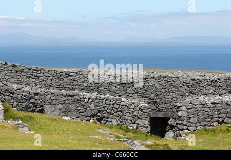 Il castelliere preistorico di Dun Aonghasa su Inishmore, la più grande delle Isole Aran, Irlanda. Foto Stock