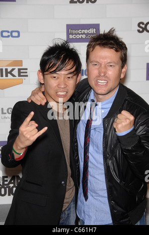 James Wan, Leigh Whannell presso gli arrivi per Spike TV SCREAM 2010, Teatro Greco, Los Angeles, CA 16 ottobre 2010. Foto Da: Michael Germana/Everett Collection Foto Stock