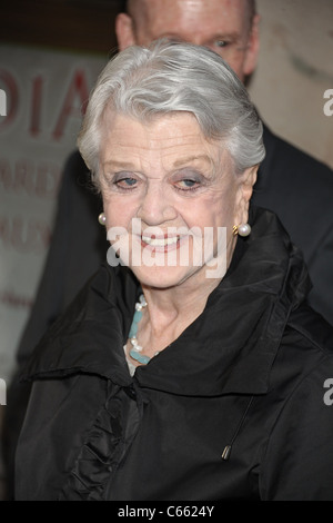 Angela Lansbury di presenze per ARCADIA apertura notturna su Broadway, Ethel Barrymore Theatre di New York, NY Marzo 17, 2011. Foto di: Rob ricco/Everett Collection Foto Stock