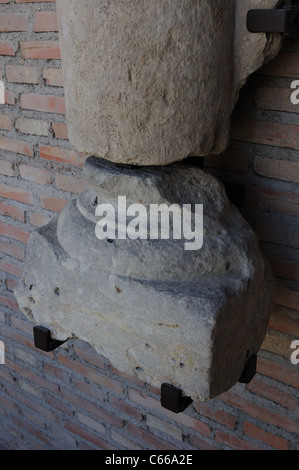 Colonna di base. Rinascimento ( Plateresque ) appartenente all'antiquarium - parete di ALCALA DE HENARES ( 13 th ).SPAGNA Foto Stock