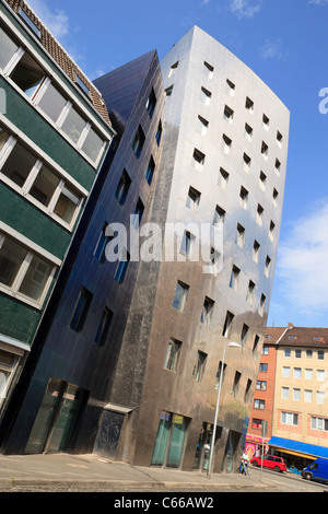 La torre di Gehry a Hannover, Germania, progettato dall architetto Frank Gehry. Foto Stock