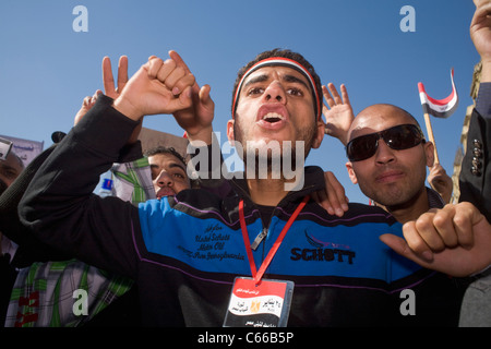 Su Feb.18, 2011 egiziani del Cairo Piazza Tahrir celebrare il giorno della vittoria, una settimana dopo la caduta del presidente Hosni Mubarak Foto Stock