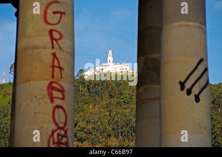 Chiesa Santuario de Monserrate, Cerro Monserrate montagna nella Cordigliera, Bogotà, Colombia Foto Stock