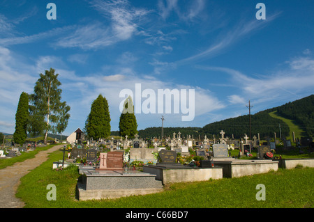 Nel cimitero del villaggio Čičmany Žilina regione Europa Slovacchia Foto Stock