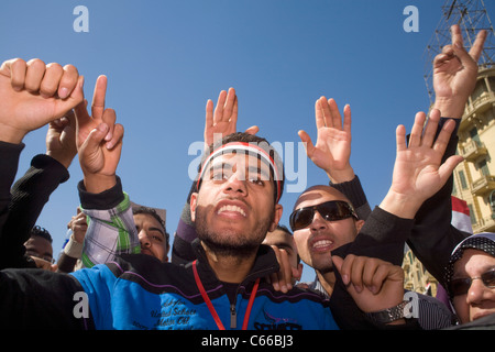 Su Feb.18, 2011 egiziani del Cairo Piazza Tahrir celebrare il giorno della vittoria, una settimana dopo la caduta del presidente Hosni Mubarak Foto Stock