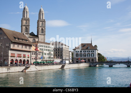Limmat, città vecchia, case, Zürich, Svizzera Foto Stock