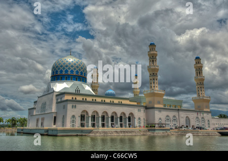 La città di Kota Kinabalu moschea Foto Stock
