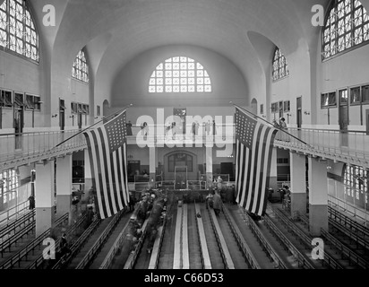 Camera di ispezione, Ellis Island, New York City, circa 1920 Foto Stock