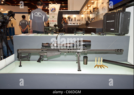 Fucile da cecchino con Viper PST 1-4x24 mm portata realizzato da forze Pinnacle Corp, Taipei Aerospace Defense Technology Exhibition, 2011 Foto Stock