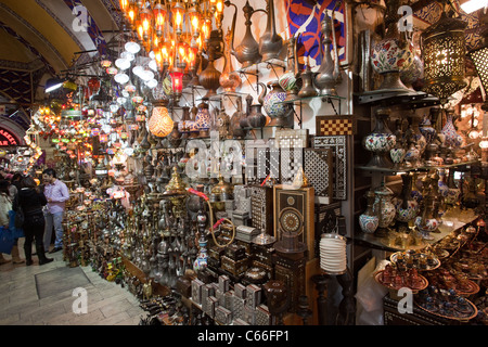 Turchia, Istanbul, Sultanahmet, Grand Bazaar, Souvenir Shop Display Foto Stock
