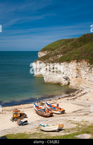 Barche da pesca a nord di atterraggio, Flamborough, Yorkshire Foto Stock