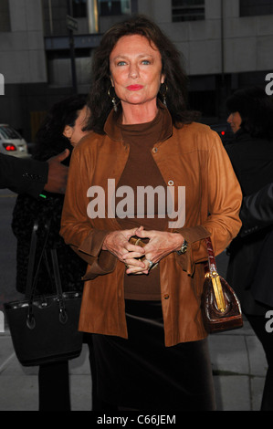 Jacqueline Bisset all'arrivo di mezzanotte a Parigi Premiere, Samuel Goldwyn Theatre al AMPAS, Los Angeles, CA Maggio 18, 2011. Foto di: Elizabeth Goodenough/Everett Collection Foto Stock