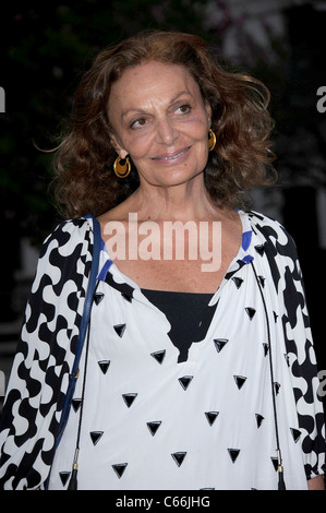 Diane von Furstenberg presso gli arrivi per Vanity Fair Party presso il Tribeca Film Festival, nello Stato di New York Supreme Courthouse, New York, NY, 27 aprile 2011. Foto di: Kristin Callahan/Everett Collection Foto Stock