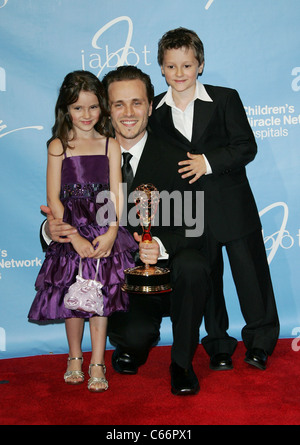 Jonathan Jackson in sala stampa per la trentottesima annuale di animazione diurna Emmy Awards - PRESS ROOM, Hilton Hotel di Las Vegas NV, 19 giugno 2011. Foto di: James Atoa/Everett Collection Foto Stock