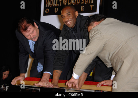 Kobe Bryant di presenze per Kobe Bryant Handprint Footprint e cerimonia al Grauman's, Grauman's Chinese Theatre di Los Angeles, CA, 19 febbraio 2011. Foto Da: Michael Germana/Everett Collection Foto Stock