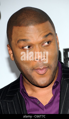 Tyler Perry all'arrivo per ragazze colorati Premiere Screening, Il Teatro Ziegfeld, New York, NY Ottobre 25, 2010. Foto di: Desiree Navarro/Everett Collection Foto Stock