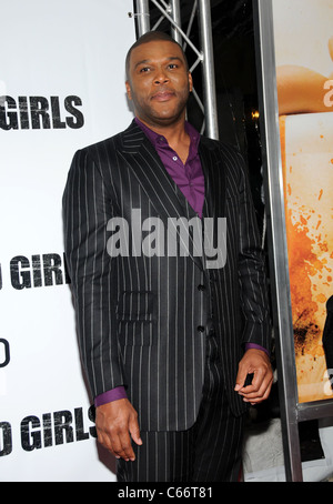 Tyler Perry all'arrivo per ragazze colorati Premiere Screening, Il Teatro Ziegfeld, New York, NY Ottobre 25, 2010. Foto di: Desiree Navarro/Everett Collection Foto Stock