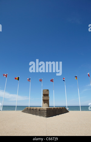 La zona circostante di Juno Beach e il memoriale di guerra dedicato ai caduti soldati canadesi, Normandia Foto Stock