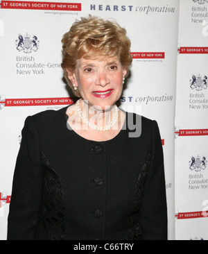 Margot Astrachan di presenze per Sondheim la primula della sera la presentazione a beneficio di San Giorgio e la società di NY, Gerald W. Lynch teatro a John Jay College di New York, NY Ottobre 25, 2010. Foto di: R.Cole per Rob ricco/Everett Collection Foto Stock