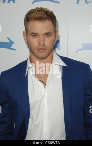 Kellan Lutz presso gli arrivi per la PETA ha trentesimo anniversario di Gala e premi umanitari, Hollywood Palladium, Los Angeles, CA, 25 settembre 2010. Foto di: Dee Cercone/Everett Collection Foto Stock