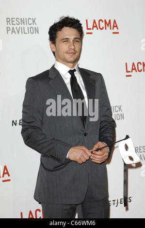 James Franco presso gli arrivi per LACMA smascheramento del Lynda e Stewart Resnick padiglione espositivo, il Los Angeles County Museum of Art di Los Angeles, CA, 25 settembre 2010. Foto di: Elizabeth Goodenough/Everett Collection Foto Stock