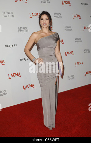 Lauren Sanchez presso gli arrivi per LACMA smascheramento del Lynda e Stewart Resnick padiglione espositivo, il Los Angeles County Museum of Art di Los Angeles, CA, 25 settembre 2010. Foto di: Elizabeth Goodenough/Everett Collection Foto Stock