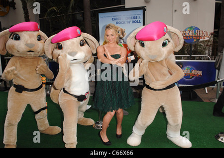 Kaley Cuoco presso gli arrivi per hop Premiere, Universal CityWalk, Los Angeles, CA 27 marzo 2011. Foto di: Elizabeth Goodenough/Everett Collection Foto Stock