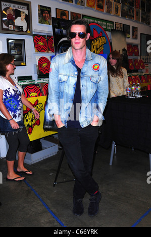 Matt Smith di presenze per medico che: SERIE SEI DVD Firma, Amoeba Music Store, Hollywood, CA Luglio 27, 2011. Foto di: Tony Gonzalez/Everett Collection Foto Stock