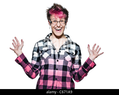 Ritratto di una giovane donna espressiva ridere in studio bianco su sfondo isolato Foto Stock