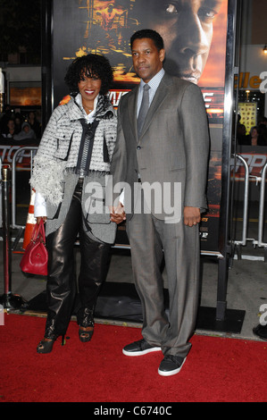 Denzel Washington, Pauletta Washington presso gli arrivi per Premiere inarrestabile, Regency Village Theatre, Westwood, CA 26 ottobre 2010. Foto di: Elizabeth Goodenough/Everett Collection Foto Stock