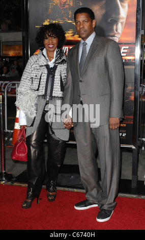 Denzel Washington, Pauletta Washington presso gli arrivi per Premiere inarrestabile, Regency Village Theatre, Westwood, CA 26 ottobre 2010. Foto di: Elizabeth Goodenough/Everett Collection Foto Stock