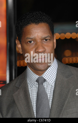 Denzel Washington presso gli arrivi per Premiere inarrestabile, Regency Village Theatre, Westwood, CA 26 ottobre 2010. Foto di: Elizabeth Goodenough/Everett Collection Foto Stock