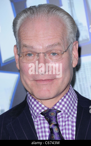 Tim Gunn presso gli arrivi per i puffi Premiere, il Teatro Ziegfeld, New York, NY Luglio 24, 2011. Foto di: Kristin Callahan/Everett Collection Foto Stock