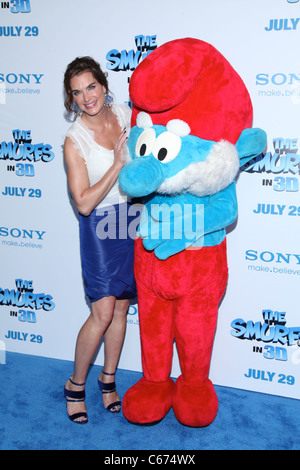 Brooke Shields presso gli arrivi per i puffi Premiere, il Teatro Ziegfeld, New York, NY Luglio 24, 2011. Foto di: Andres Otero/Everett Collection Foto Stock