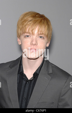 Cameron Monaghan presso gli arrivi per il codice sorgente di Premiere, Arclight Glossari Affini Dome, Los Angeles, CA Marzo 28, 2011. Foto Da: Michael Germana/Everett Collection Foto Stock